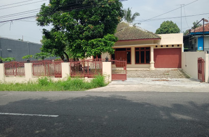 Disewakan Rumah Luas Cocok untuk Kantor 7 Menit Unsoed