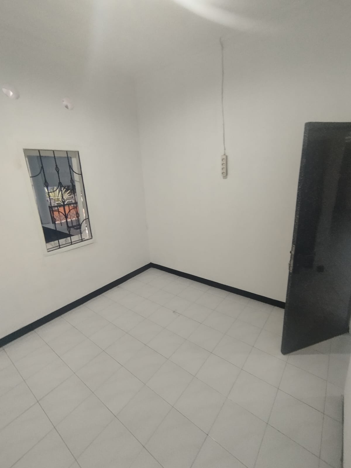 Dijual  Rumah Menawan Siap Pakai - 1 Menit Ke Taman Kota