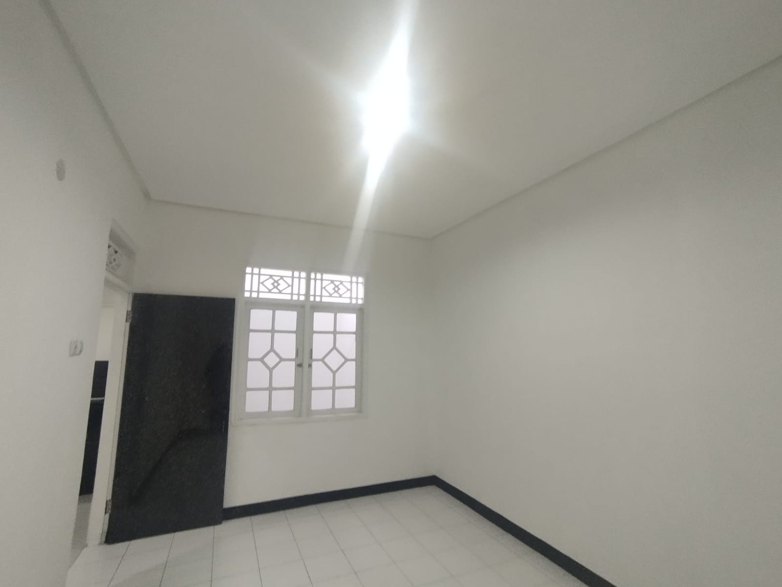 Dijual  Rumah Menawan Siap Pakai - 1 Menit Ke Taman Kota