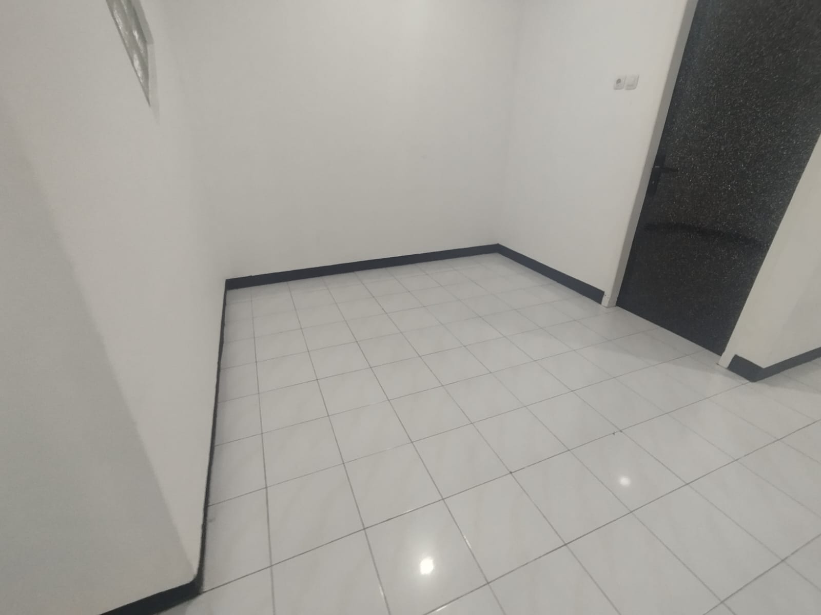 Dijual  Rumah Menawan Siap Pakai - 1 Menit Ke Taman Kota