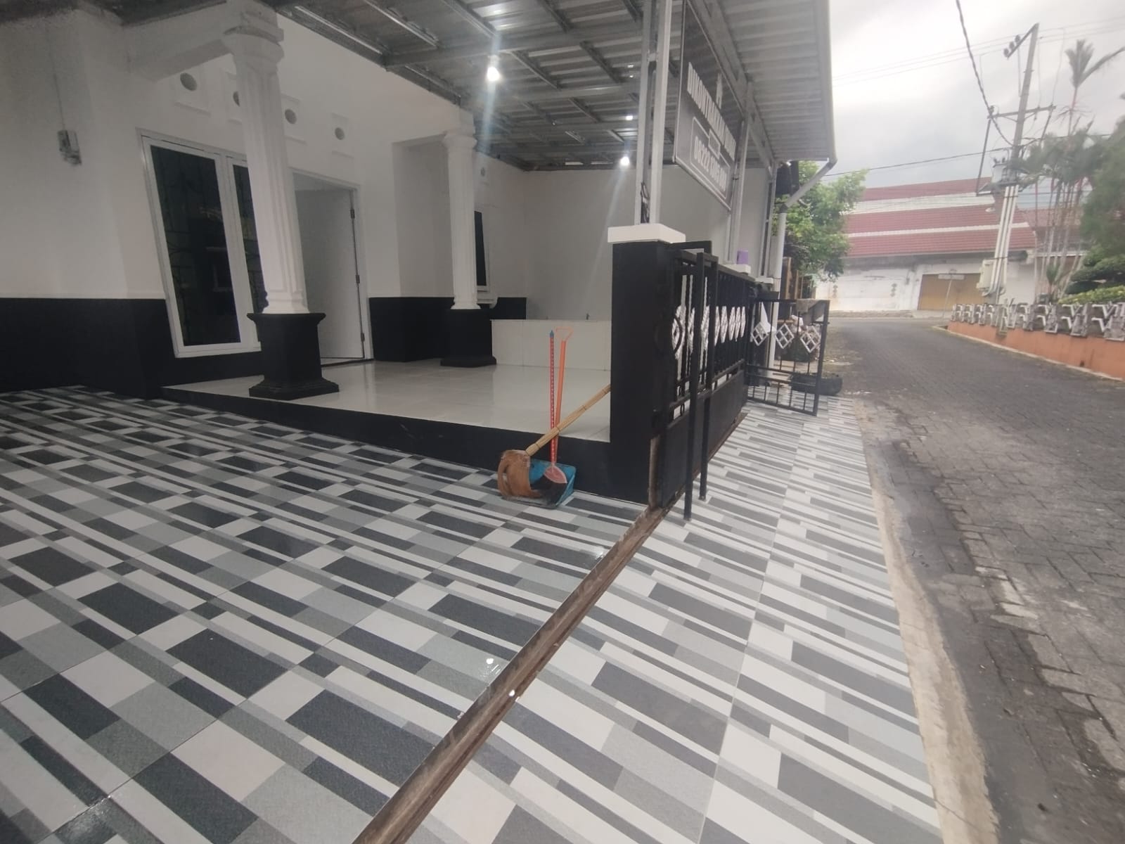 Dijual  Rumah Menawan Siap Pakai - 1 Menit Ke Taman Kota