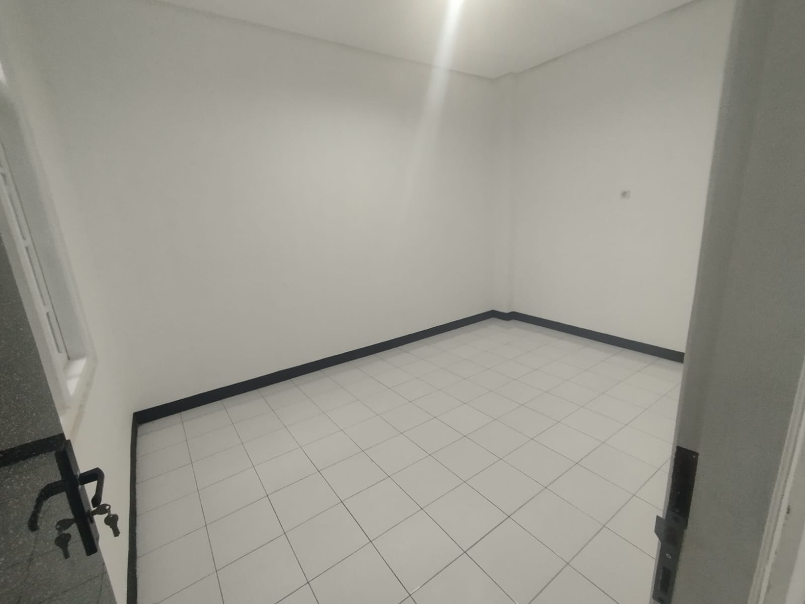 Dijual  Rumah Menawan Siap Pakai - 1 Menit Ke Taman Kota