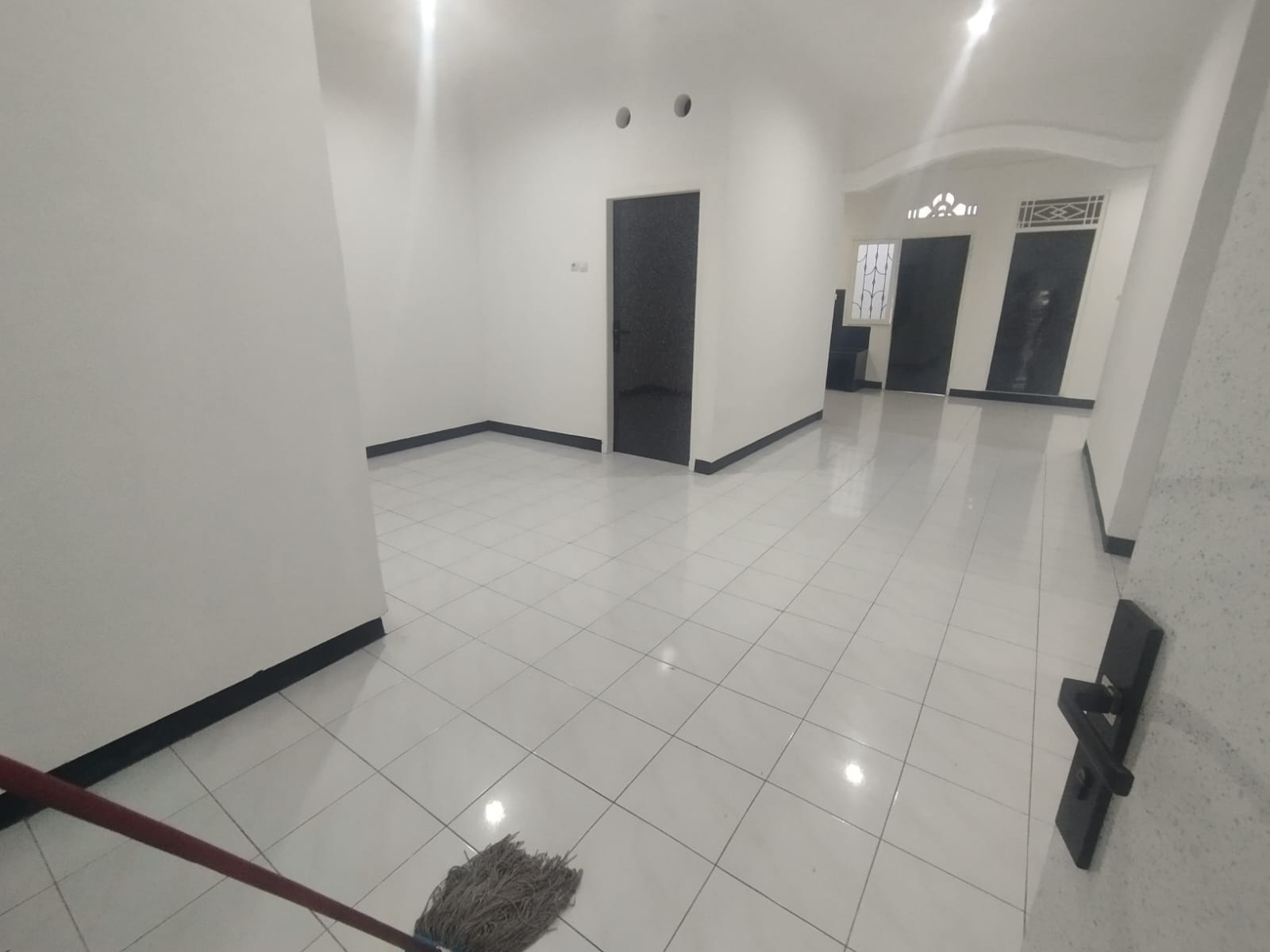 Dijual  Rumah Menawan Siap Pakai - 1 Menit Ke Taman Kota