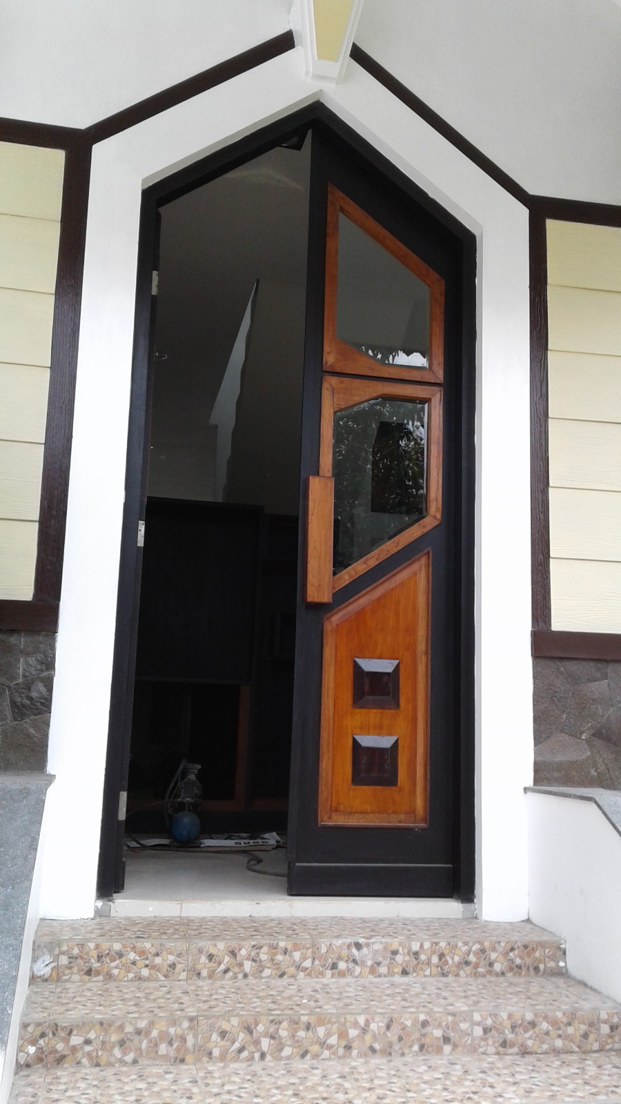 Disewakan Rumah Mewah 3 Lantai Tengah Kota Purwokerto 5 Menit ke Alun-Alun.
