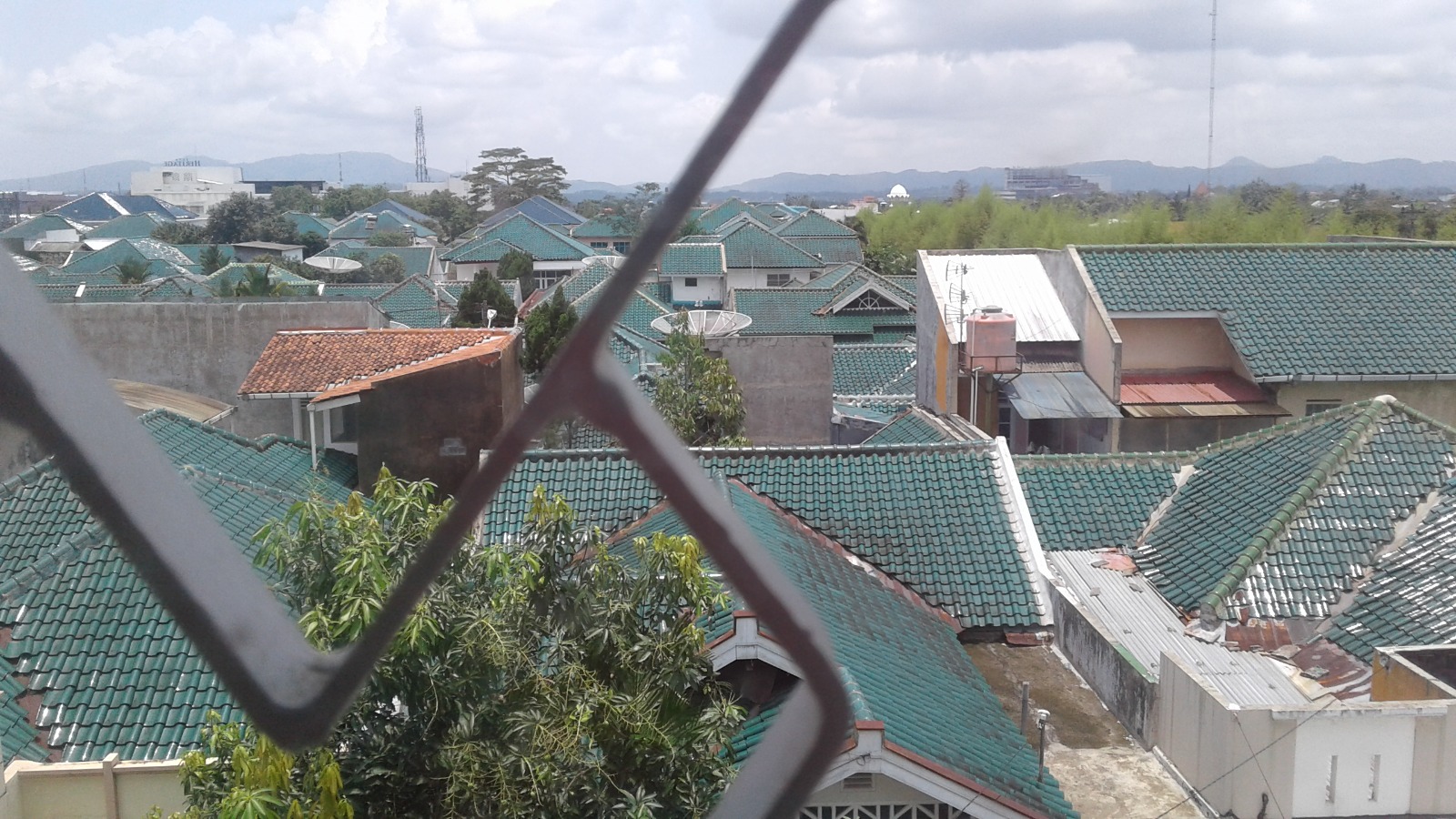 Disewakan Rumah Mewah 3 Lantai Tengah Kota Purwokerto 5 Menit ke Alun-Alun.