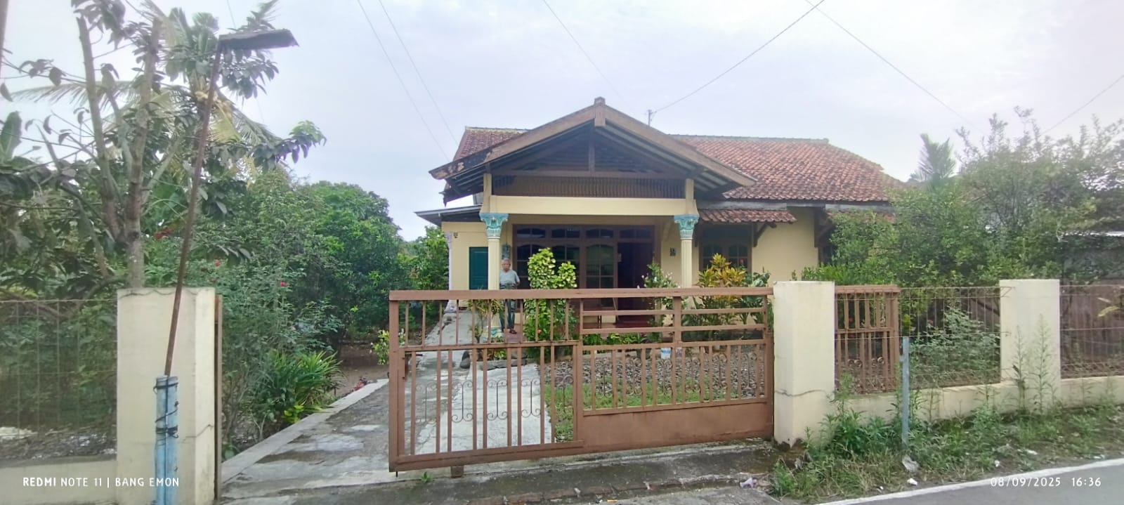 DIJUAL RUMAH LUAS TANAH 700 M2, DEKAT MAN 1 BANYUMAS ARCAWINANGUN