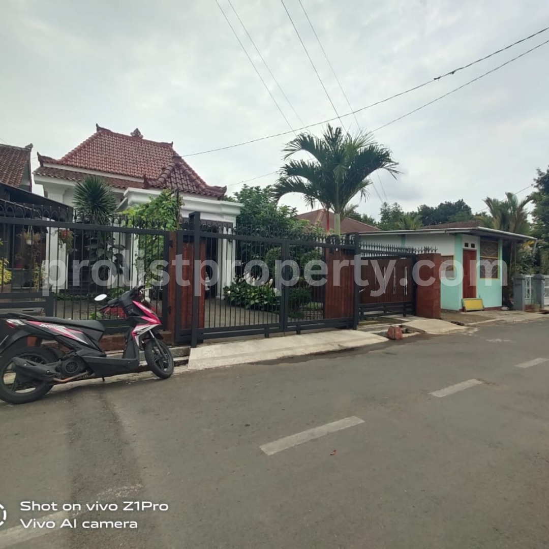 Rumah Cantik Asri Kayu Jati Area Utara Purwokerto