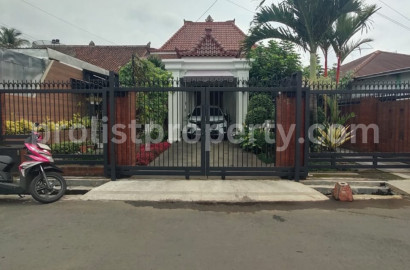 Rumah Cantik Asri Kayu Jati Area Utara Purwokerto