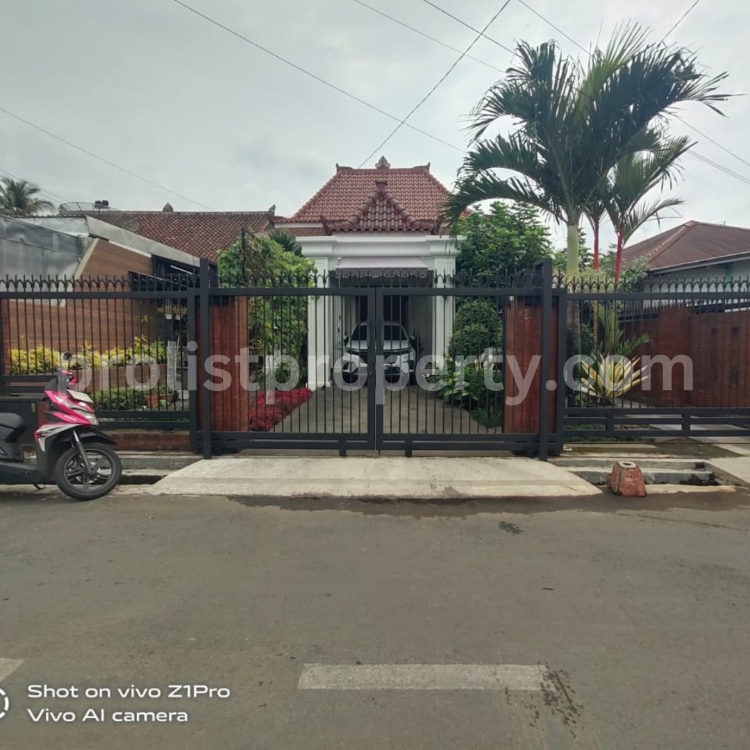 Rumah Cantik Asri Kayu Jati Area Utara Purwokerto