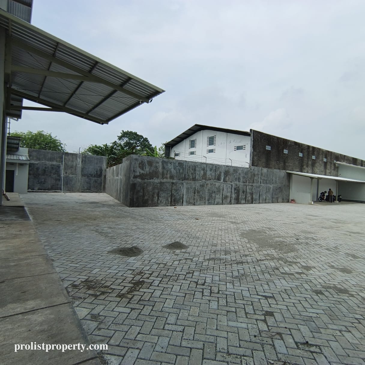 Disewakan Gudang Akses Trailer Tronton Jalan Nasional Purwokerto