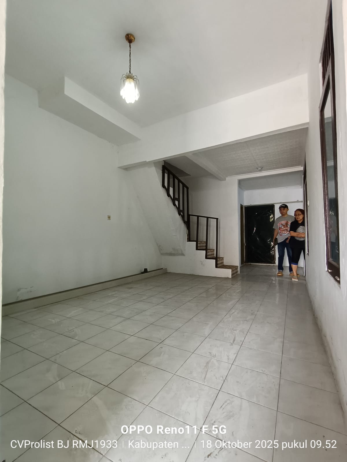Dijual Rumah Di Jalan Utama Perumahan