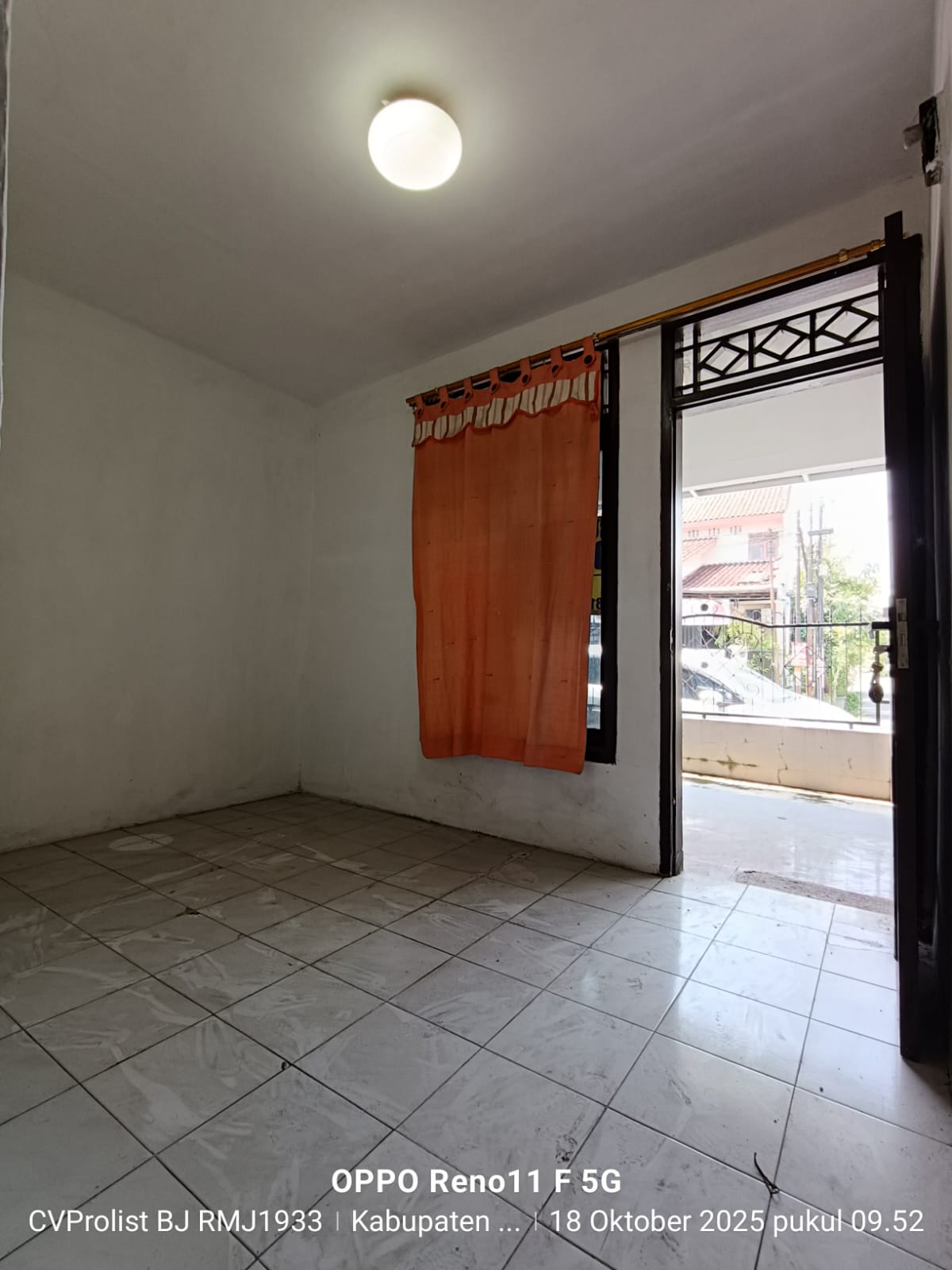 Dijual Rumah Di Jalan Utama Perumahan