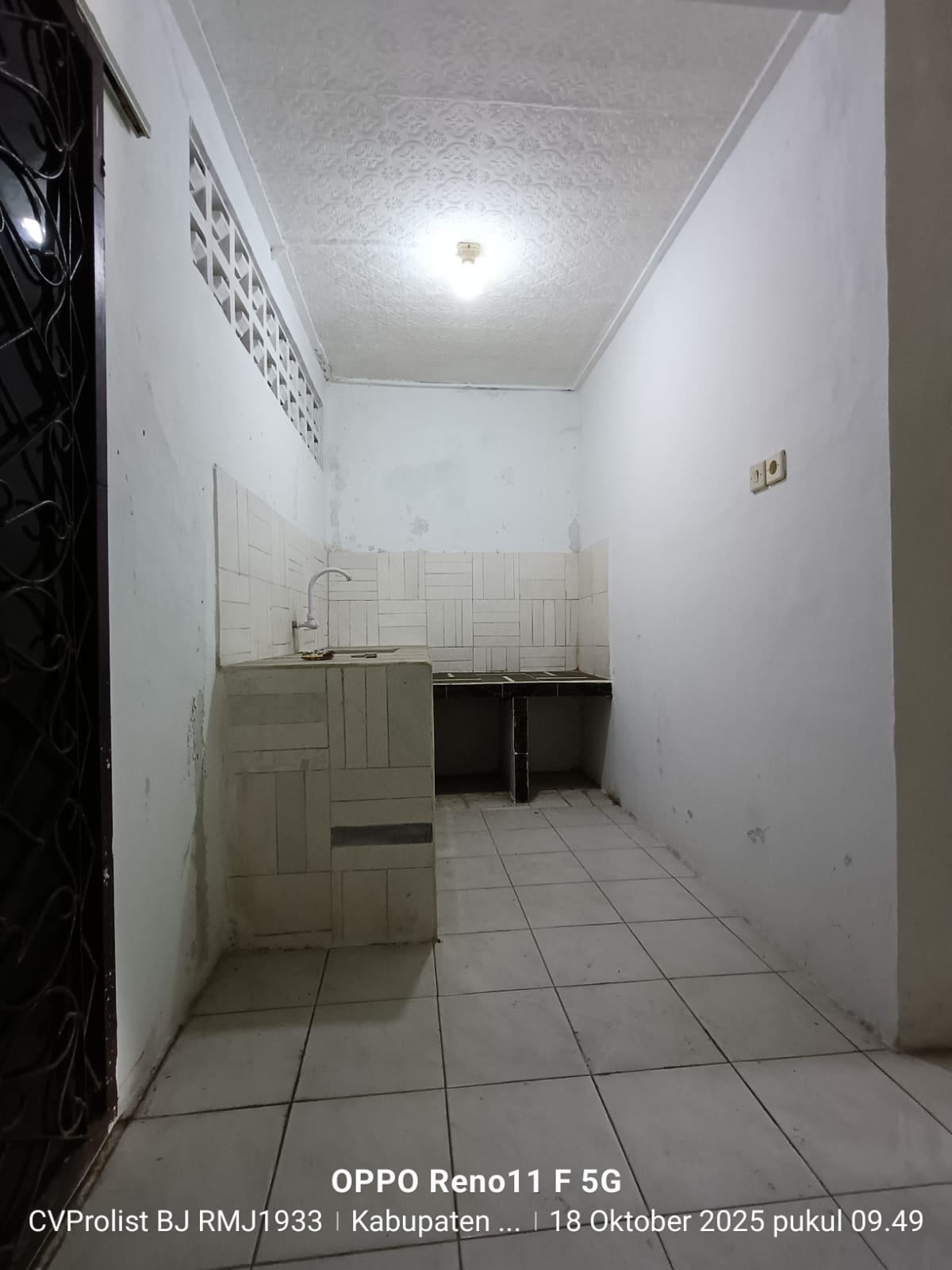Dijual Rumah Di Jalan Utama Perumahan