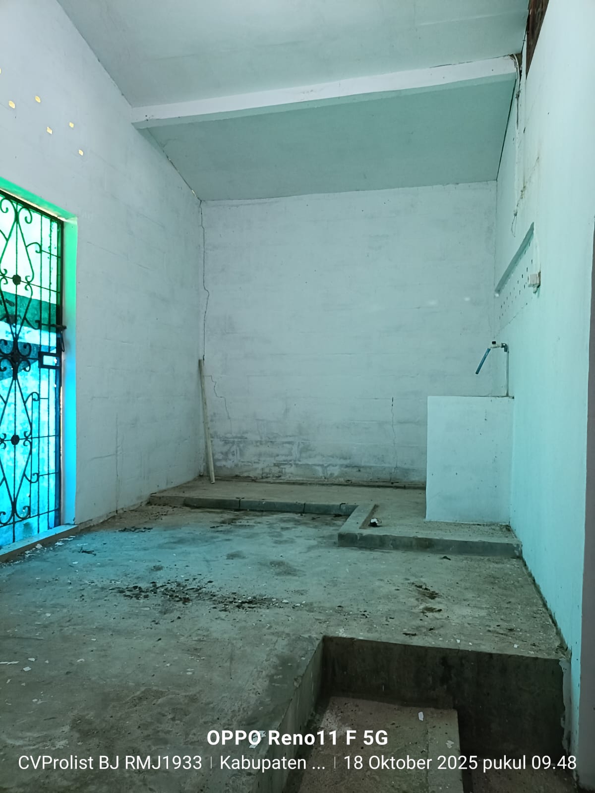 Dijual Rumah Di Jalan Utama Perumahan