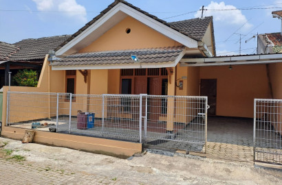 Dijual Rumah Cantik Cocok Utk Keluarga Atau Kosan, Dekat UMP - Turun Harga