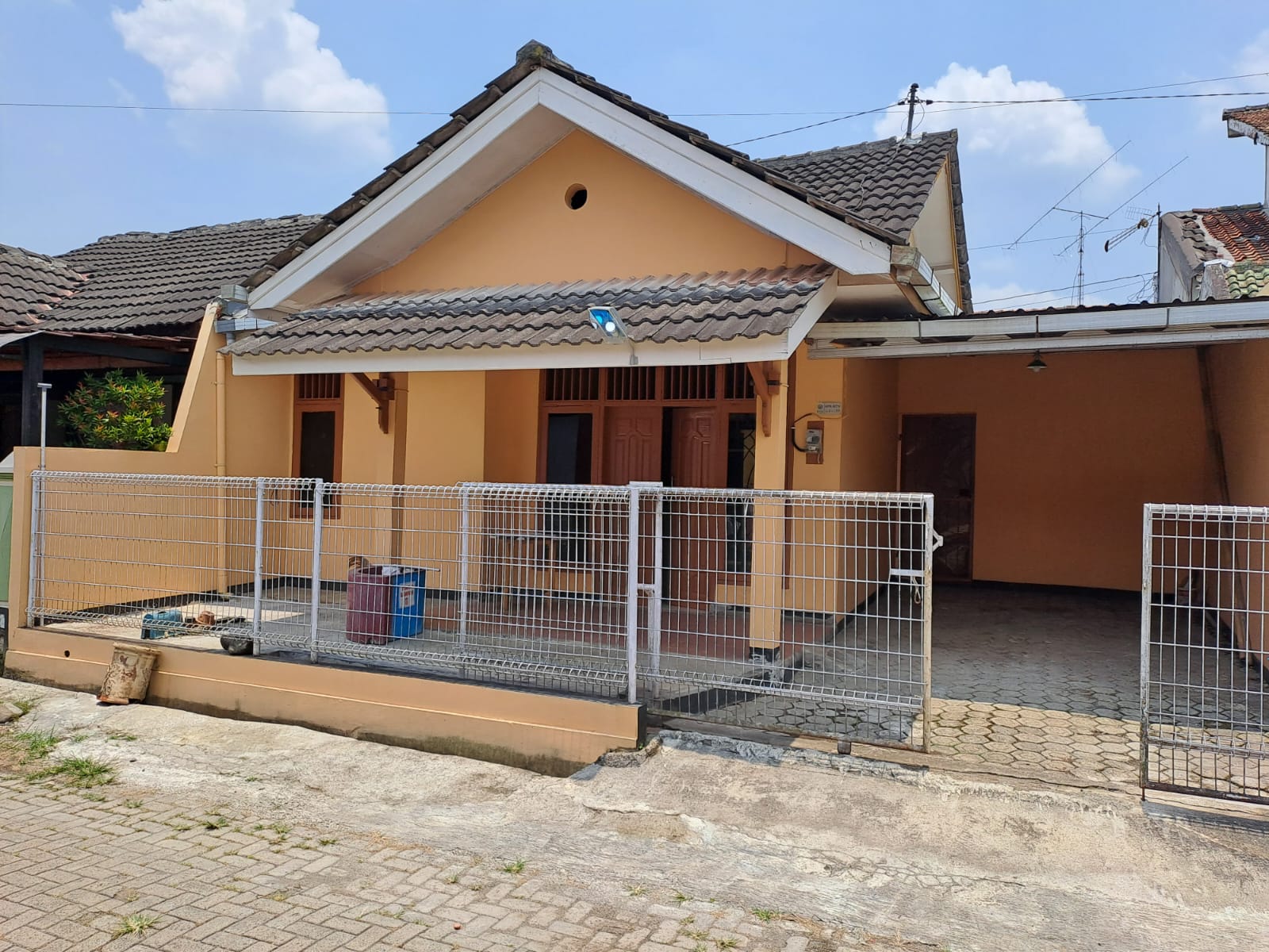 Dijual Rumah Cantik Cocok Utk Keluarga Atau Kosan, Dekat UMP - Turun Harga