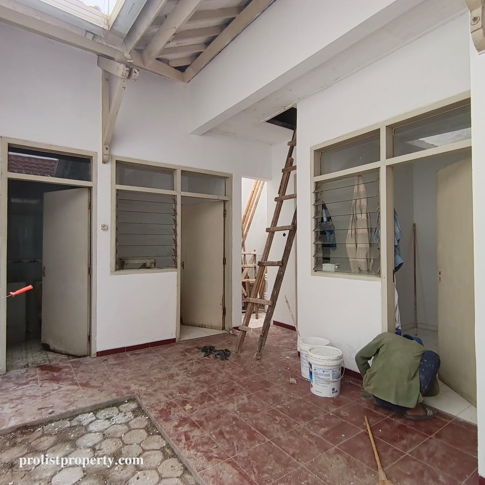 Disewakan Ruko Strategis Dijalan JendSud Purwokerto - 4 menit Dari Alun-Alun