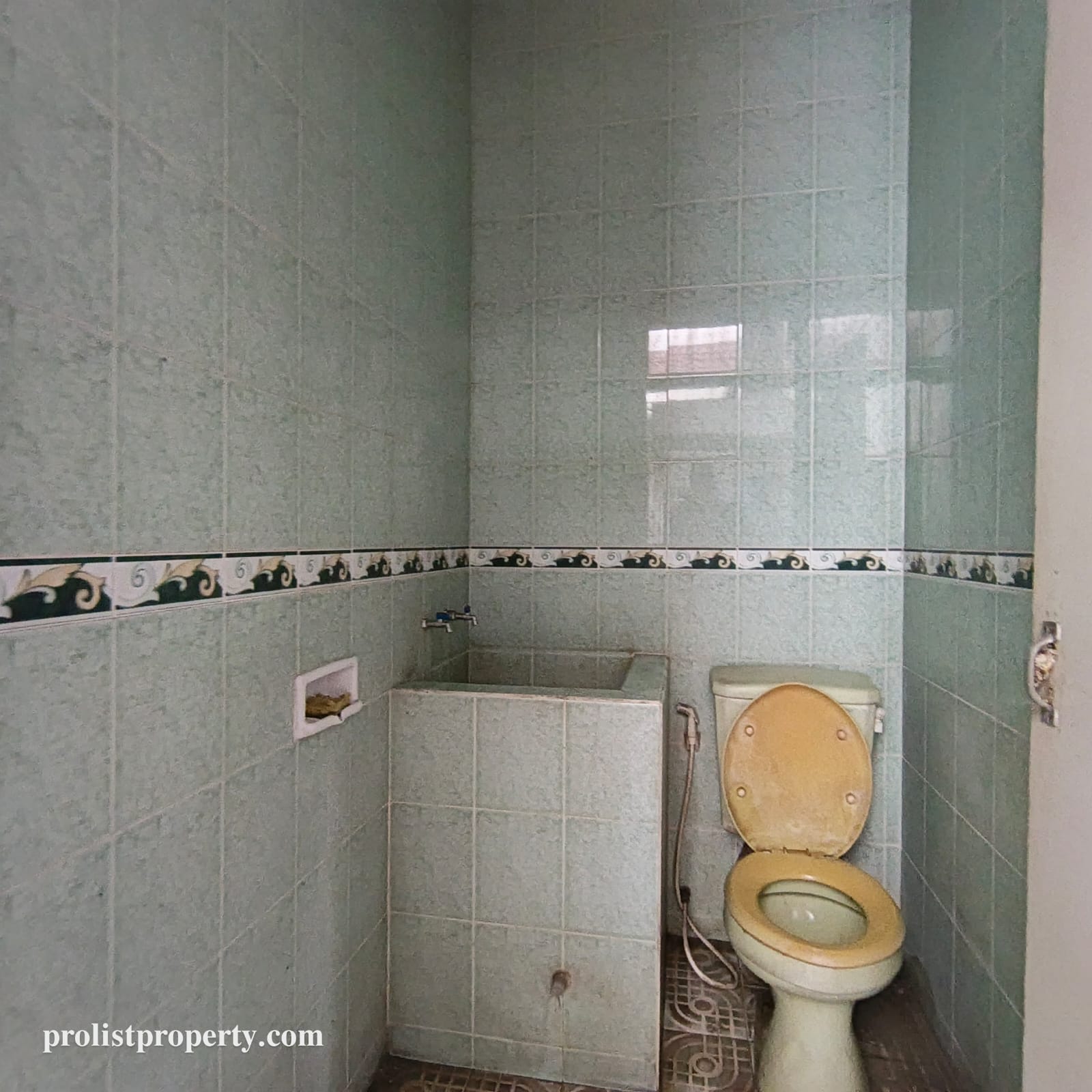 Disewakan Ruko Strategis Dijalan JendSud Purwokerto - 4 menit Dari Alun-Alun