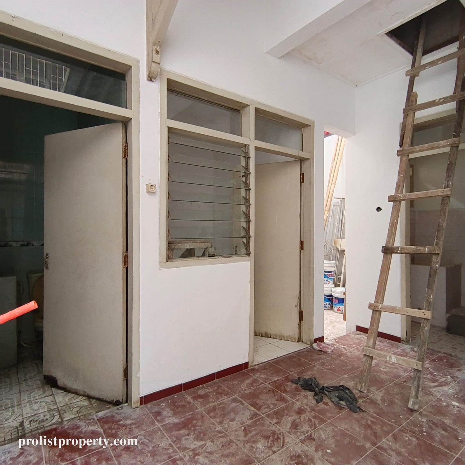 Disewakan Ruko Strategis Dijalan JendSud Purwokerto - 4 menit Dari Alun-Alun