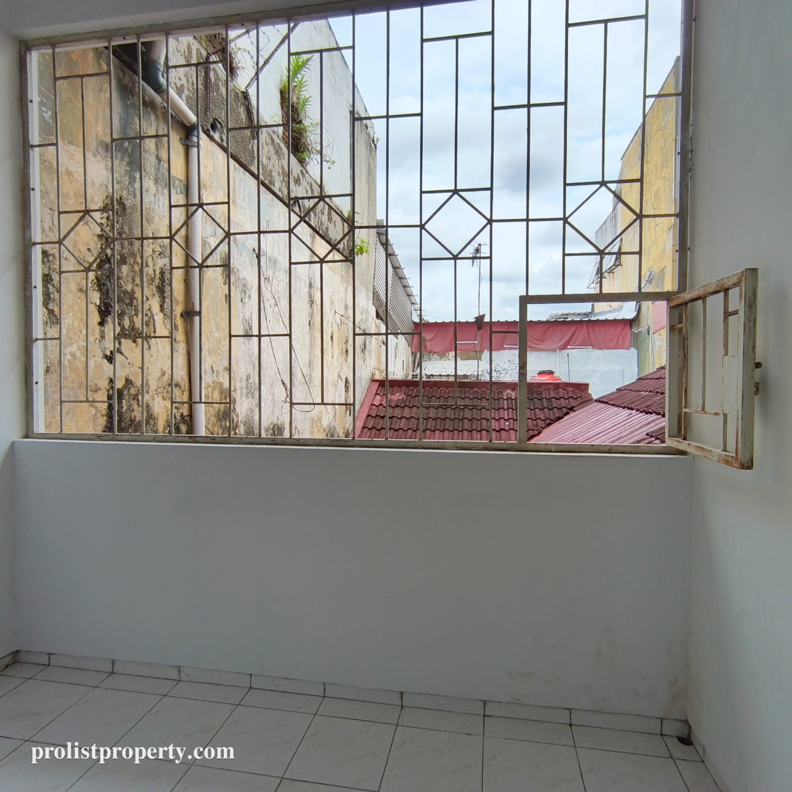 Disewakan Ruko Strategis Dijalan JendSud Purwokerto - 4 menit Dari Alun-Alun