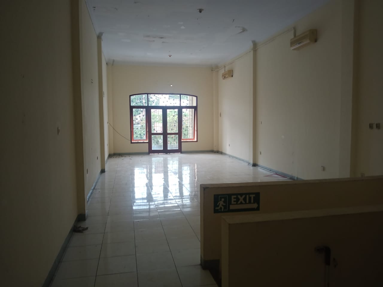 Disewakan Ruko Dalam Kota Selangkah ke Taman Andang Pangrenan - Bonus Kanopi!
