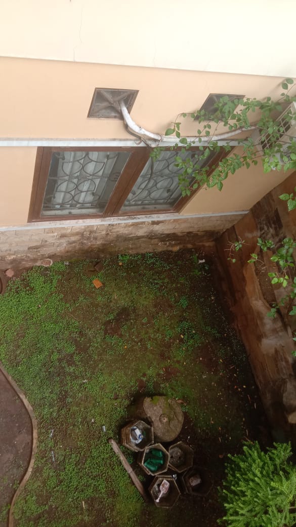 Dijual rumah  khas Sulawesi bangunan kokoh didesain rapi lokasi strategis cocok untuk keluarga besar atau kantor