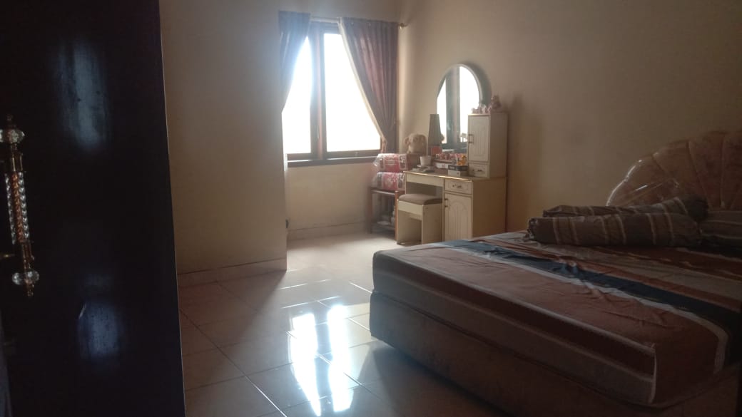 Dijual rumah  khas Sulawesi bangunan kokoh didesain rapi lokasi strategis cocok untuk keluarga besar atau kantor