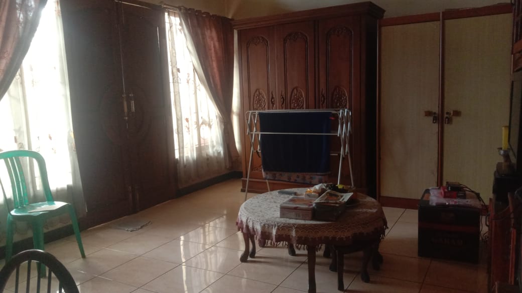 Dijual rumah  khas Sulawesi bangunan kokoh didesain rapi lokasi strategis cocok untuk keluarga besar atau kantor