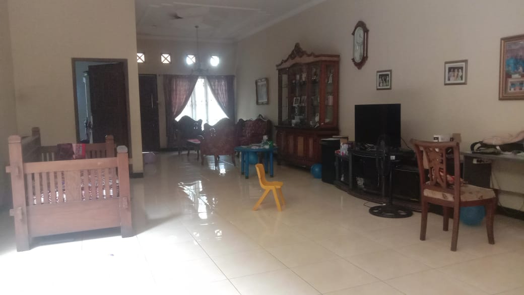 Dijual rumah  khas Sulawesi bangunan kokoh didesain rapi lokasi strategis cocok untuk keluarga besar atau kantor