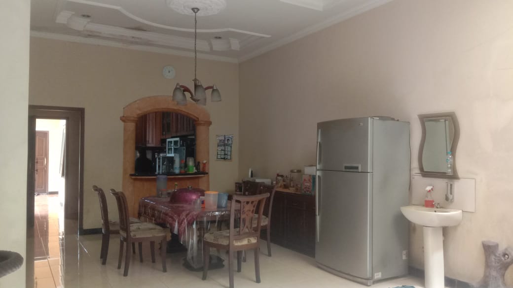 Dijual rumah  khas Sulawesi bangunan kokoh didesain rapi lokasi strategis cocok untuk keluarga besar atau kantor