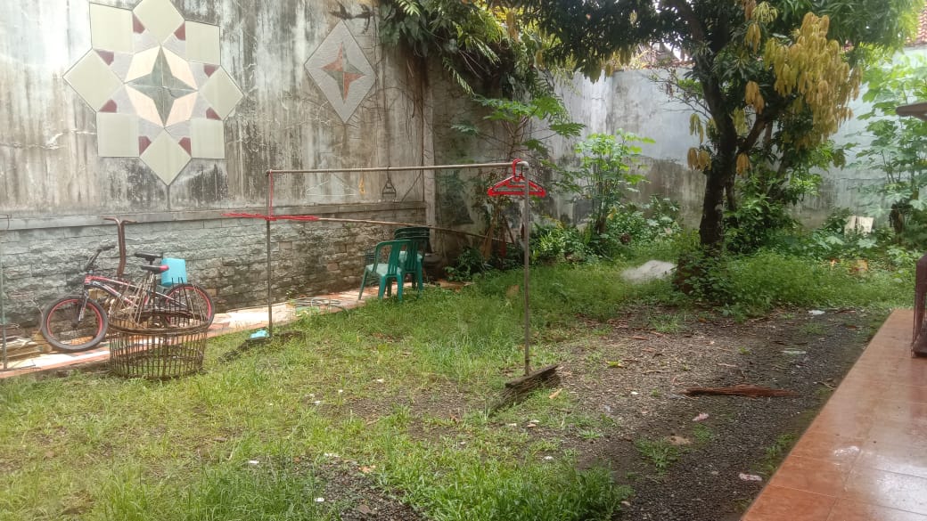Dijual rumah  khas Sulawesi bangunan kokoh didesain rapi lokasi strategis cocok untuk keluarga besar atau kantor