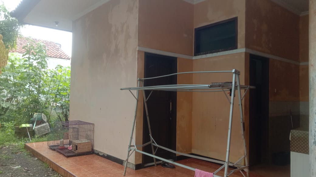 Dijual rumah  khas Sulawesi bangunan kokoh didesain rapi lokasi strategis cocok untuk keluarga besar atau kantor