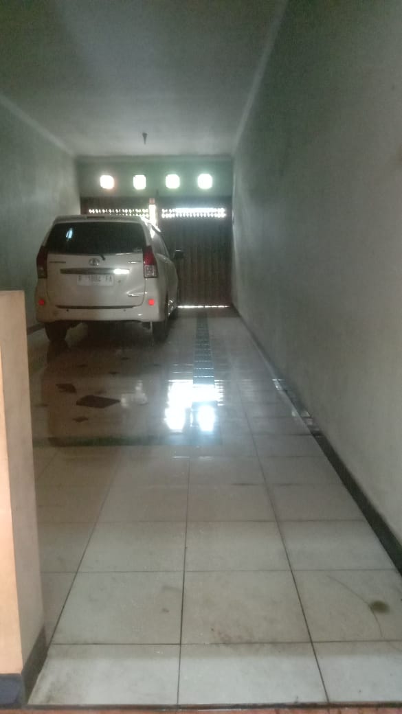 Dijual rumah  khas Sulawesi bangunan kokoh didesain rapi lokasi strategis cocok untuk keluarga besar atau kantor