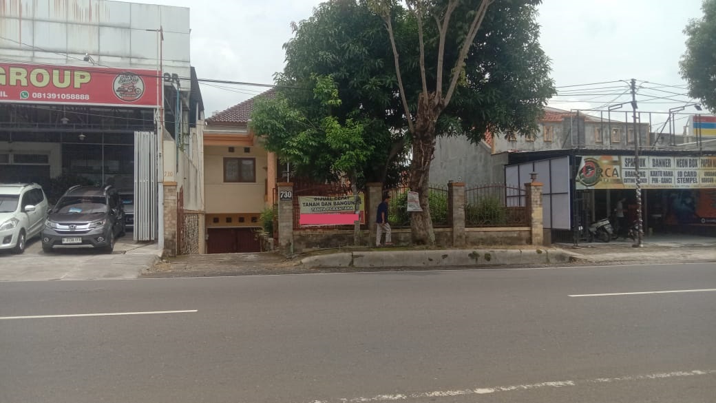 Dijual rumah  khas Sulawesi bangunan kokoh didesain rapi lokasi strategis cocok untuk keluarga besar atau kantor