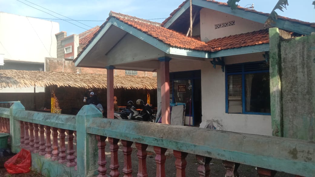 Jual tanah luas bonus rumah lokasi bisnis barat alun-alun Kroya