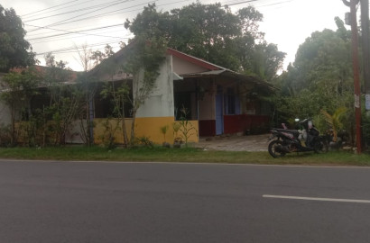 Dijual tanah luas plus rumah semi permanen Selatan stasiun kroya