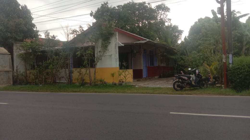 Dijual tanah luas plus rumah semi permanen Selatan stasiun kroya