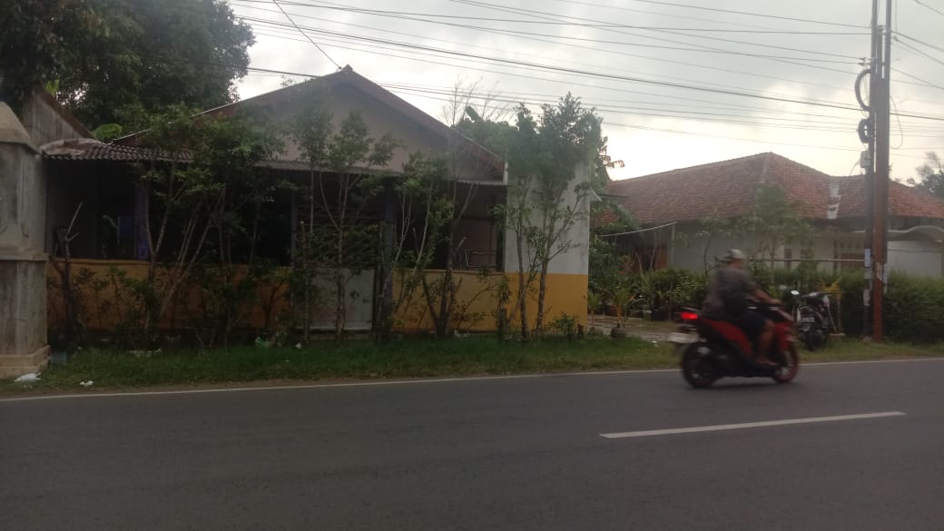 Dijual tanah luas plus rumah semi permanen Selatan stasiun kroya