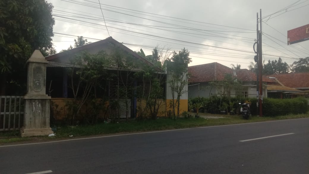 Dijual tanah luas plus rumah semi permanen Selatan stasiun kroya
