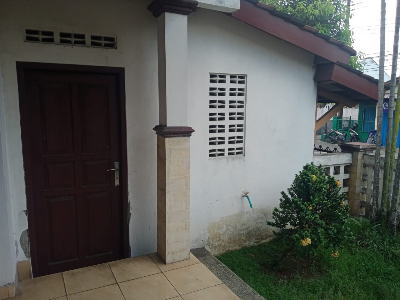 Dijual Rumah Pinggir Jalan Raya Cocok Untuk Rumah Tinggal dan Usaha