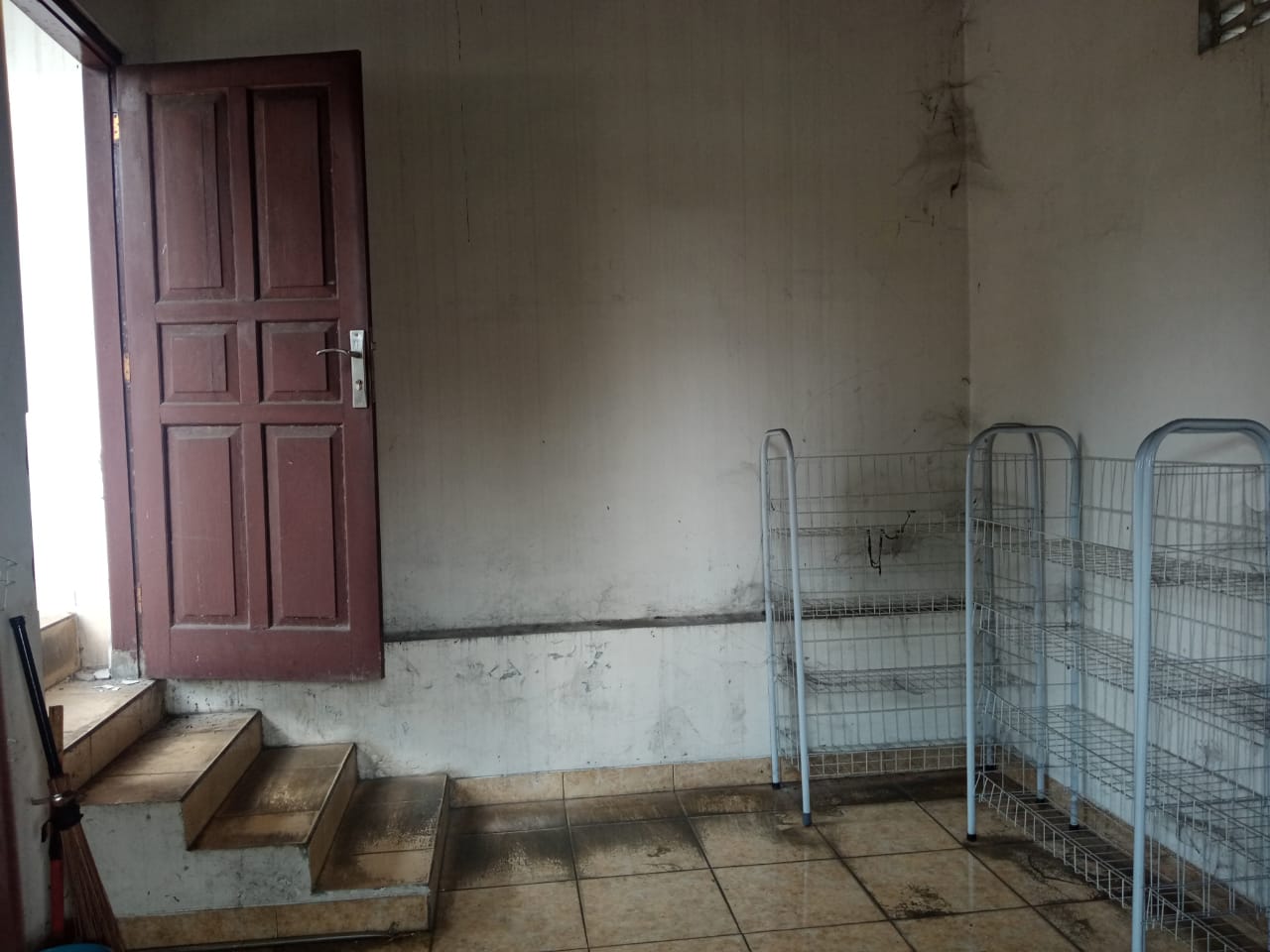 Dijual Rumah Pinggir Jalan Raya Cocok Untuk Rumah Tinggal dan Usaha