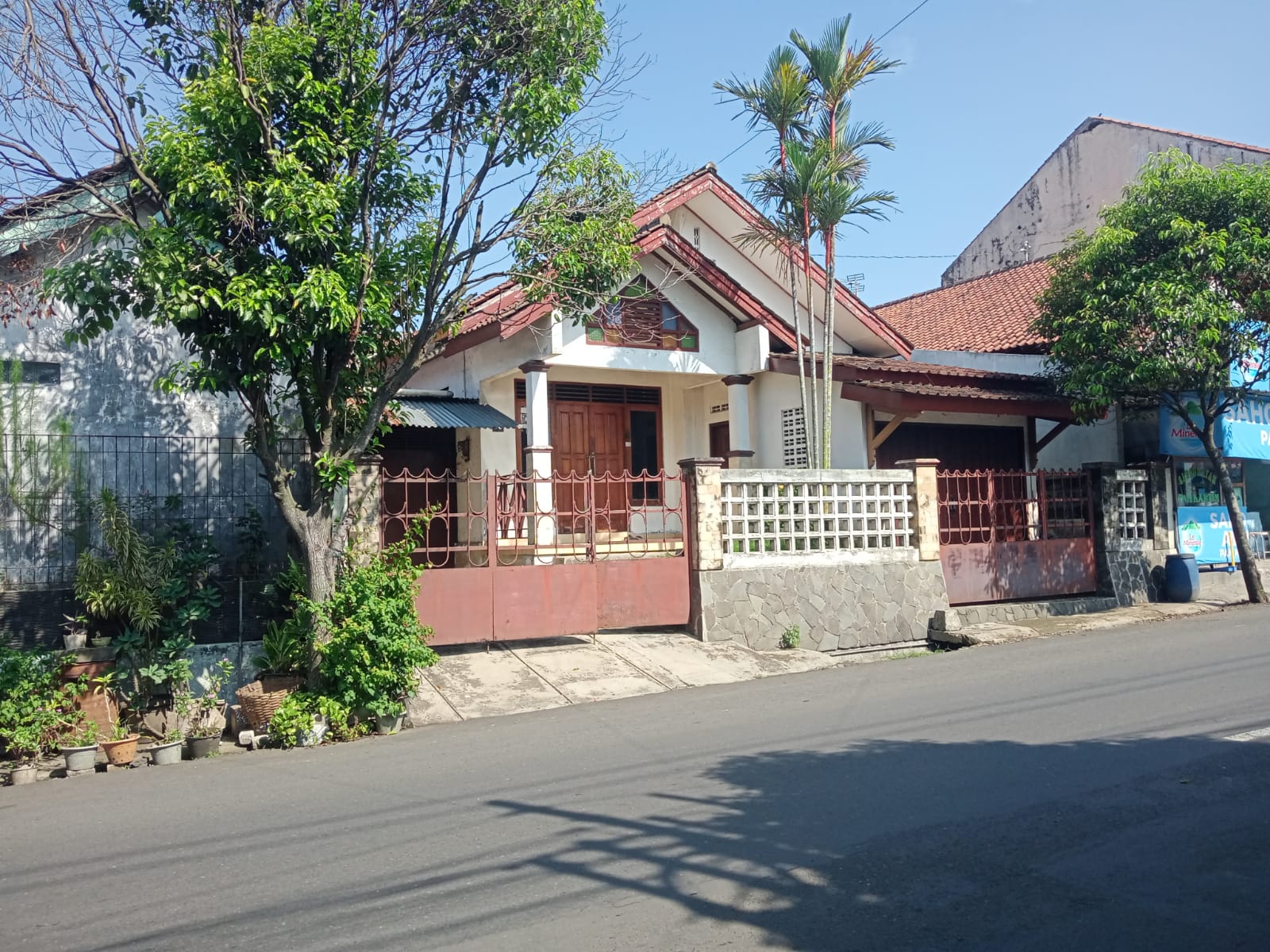 Dijual Rumah Pinggir Jalan Raya Cocok Untuk Rumah Tinggal dan Usaha