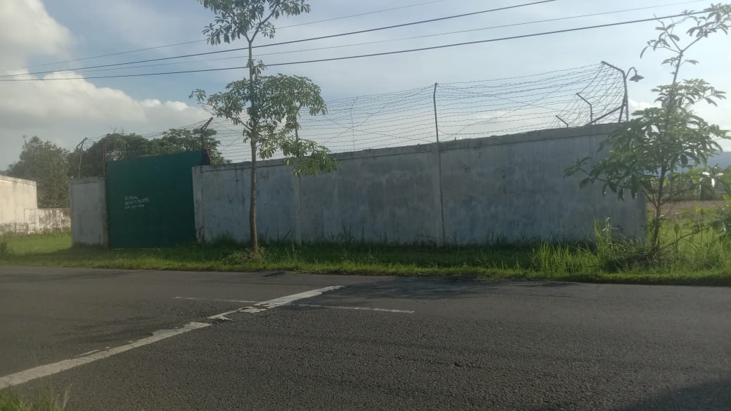Dijual Tanah Kering Bonus Gudang Kantor Plus Tembok keliling depan Polsek Banyumas