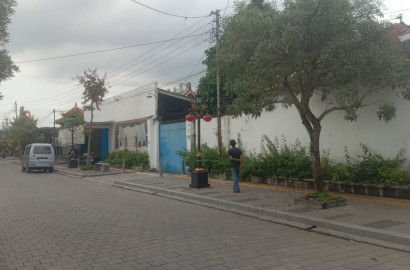 Dijual Rumah di kota lama Banyumas dengan halaman luas cocok untuk usaha