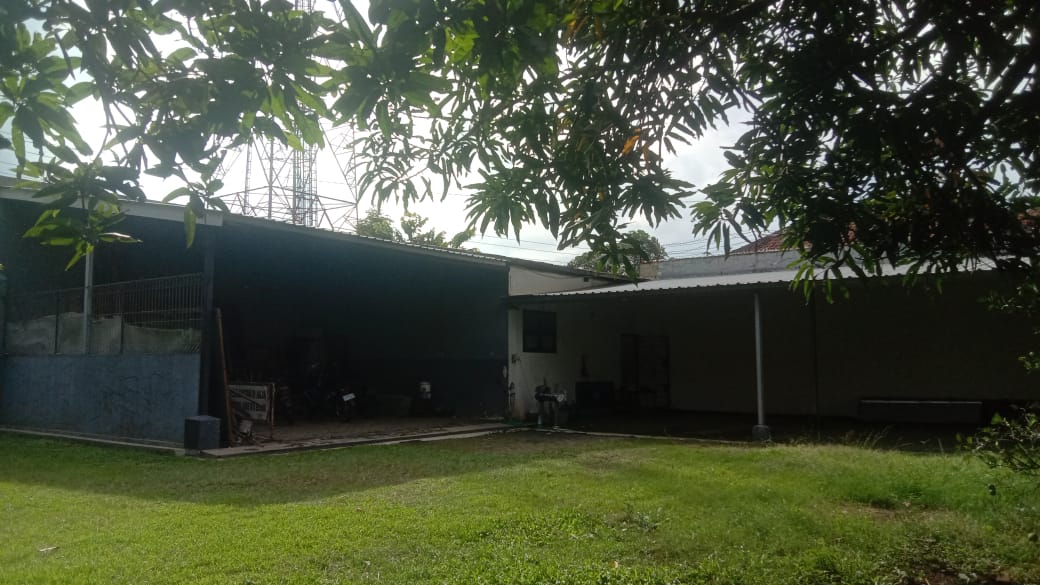 Dijual Rumah di kota lama Banyumas dengan halaman luas cocok untuk usaha