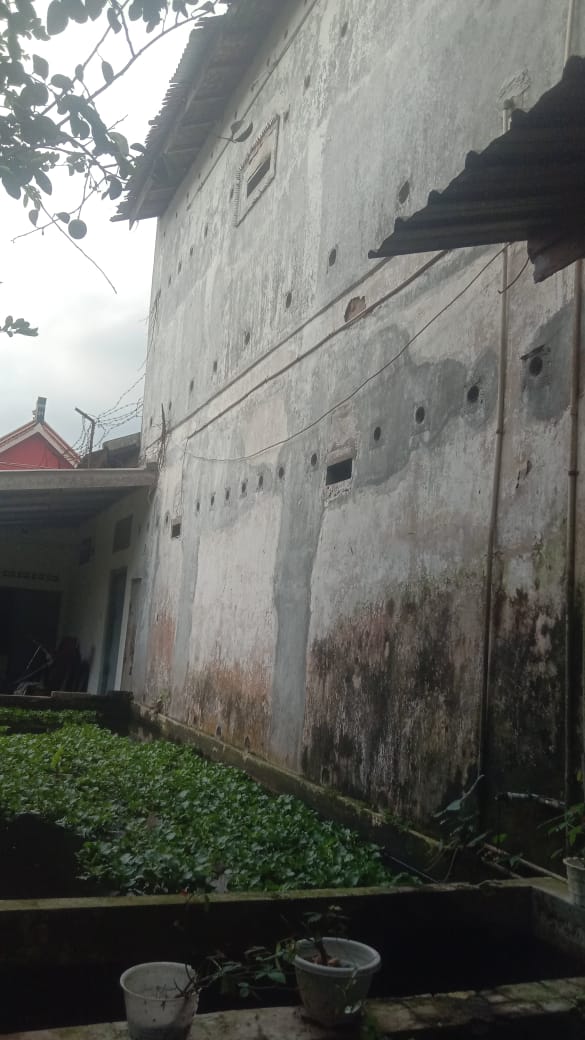 Dijual Rumah di kota lama Banyumas dengan halaman luas cocok untuk usaha
