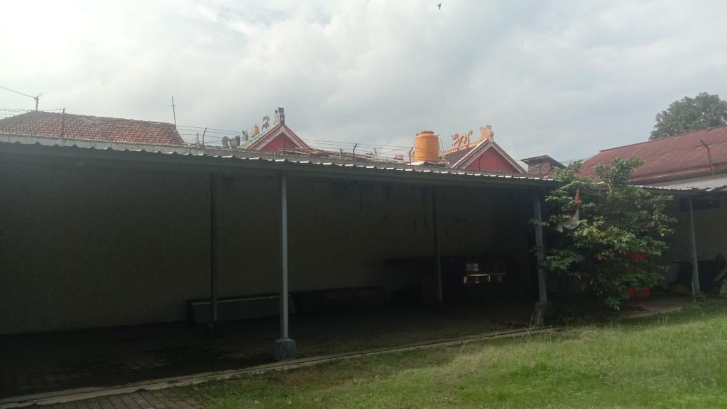 Dijual Rumah di kota lama Banyumas dengan halaman luas cocok untuk usaha