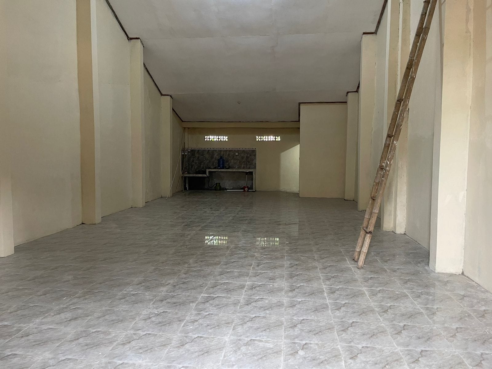 Disewakan Toko/Gudang Di Pinggir Jalan Nasional