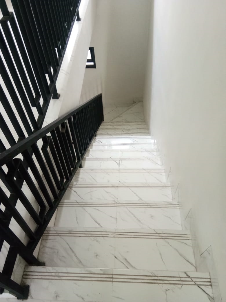 Disewakan 2 Ruko Baru dalam Perumahan Baru Tengah Kota