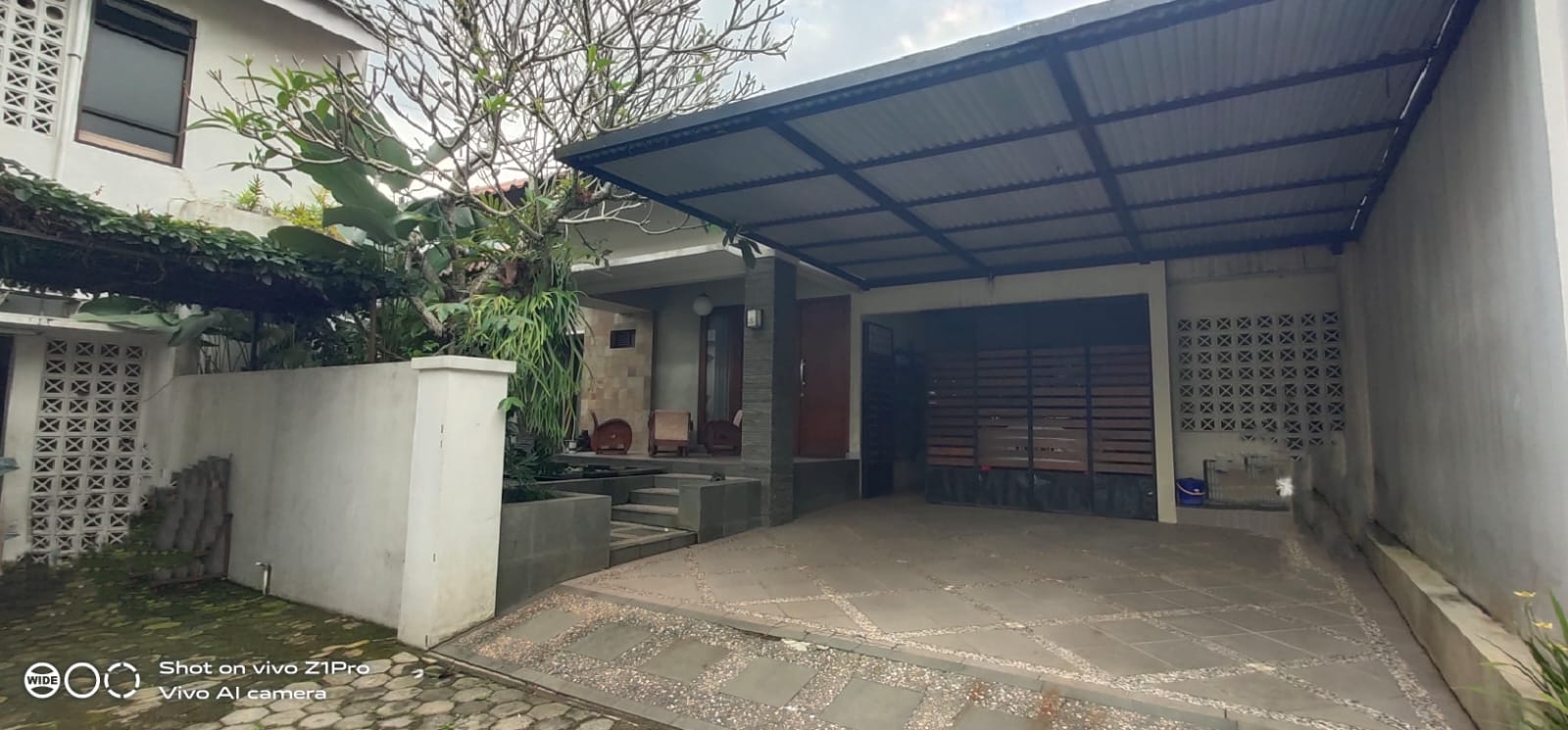 Rumah Mewah Minimalis Halaman Luas Ada Kolam Renang Area Purwokerto Utara